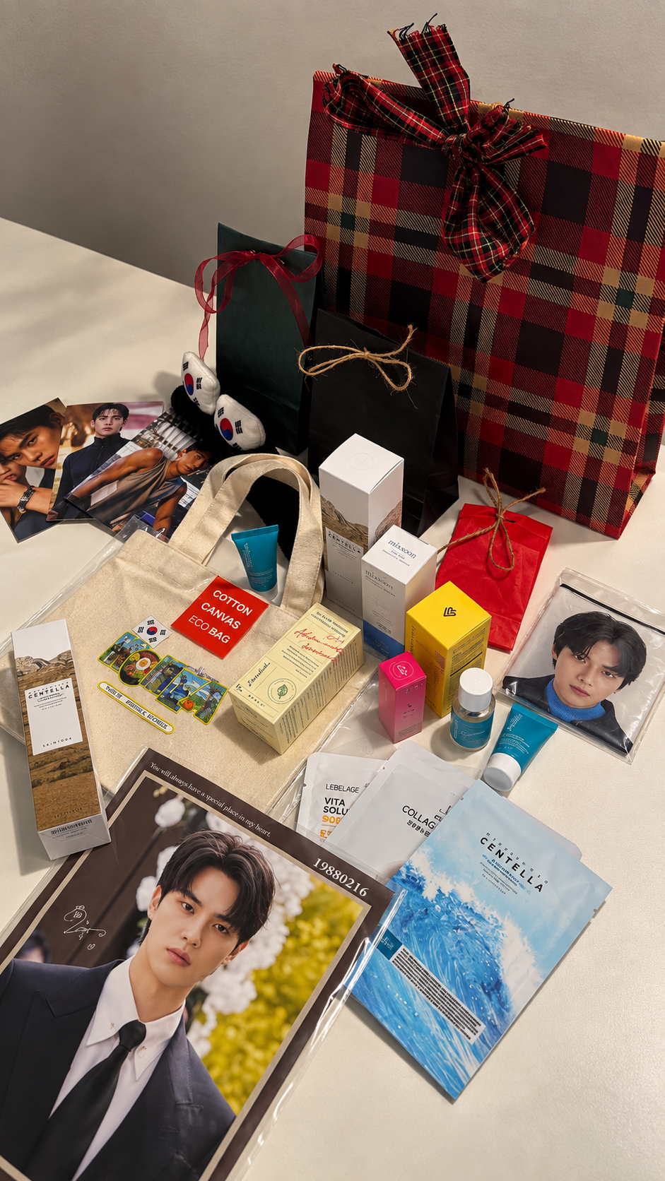 Cosa c'è nel calendario dell'avvento K-Dream: skincare coreana full e mini size, maschere in tessuto, photocard e poster K-Drama