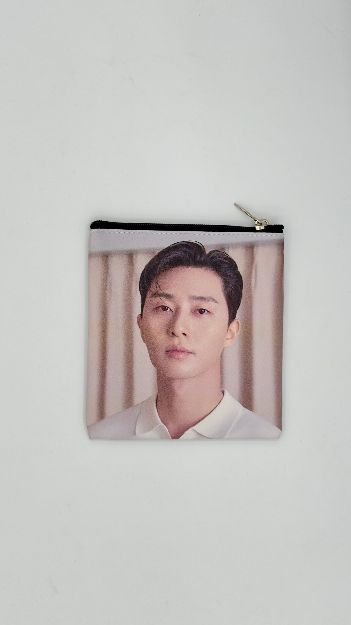 Pochette multiuso con zip – stampa attori e idol coreani 12,5 × 11,5 cm