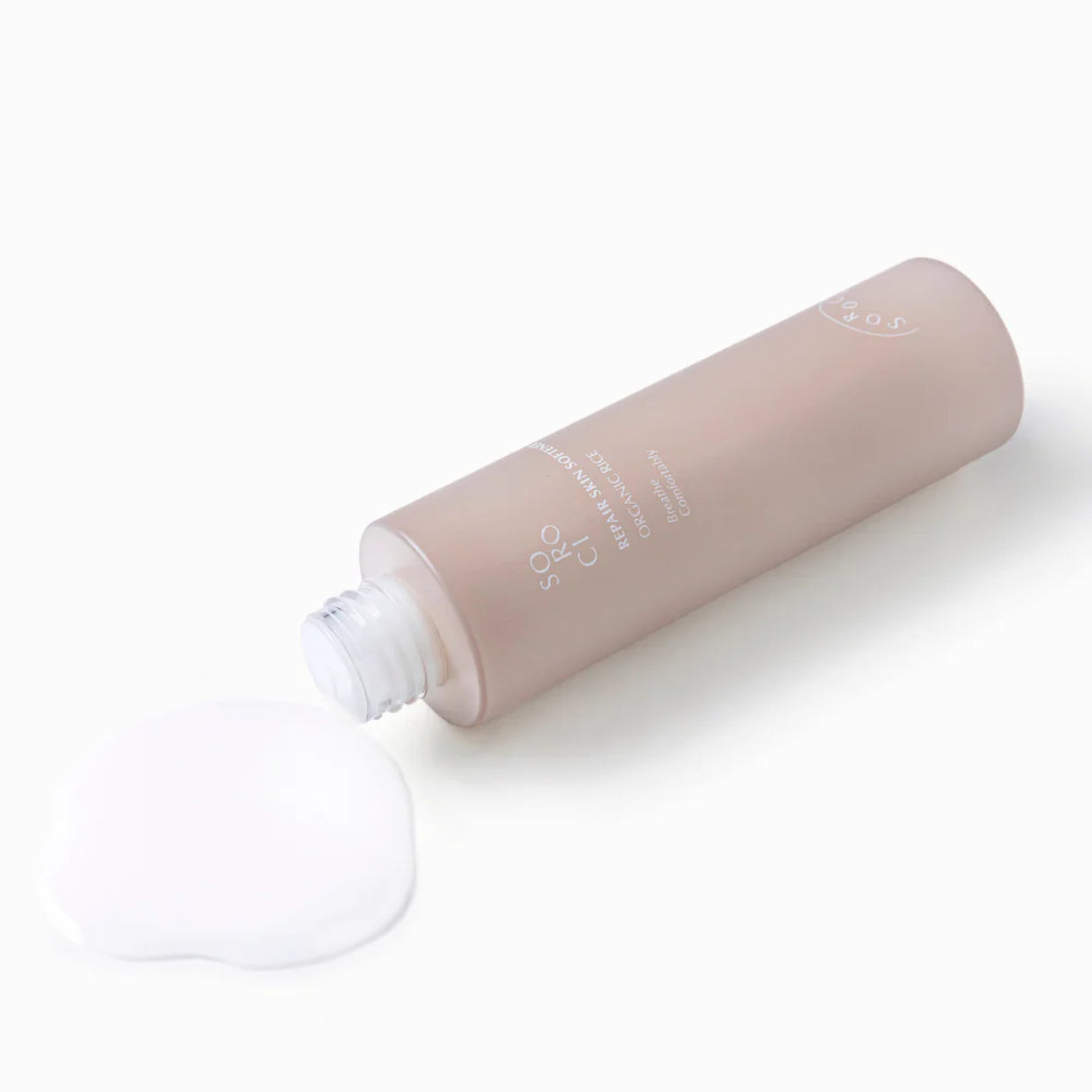 Flacone coricato del tonico viso SOROCI Repair Skin Softener Organic Rice, con tappo rimosso e prodotto fuoriuscito su sfondo bianco.