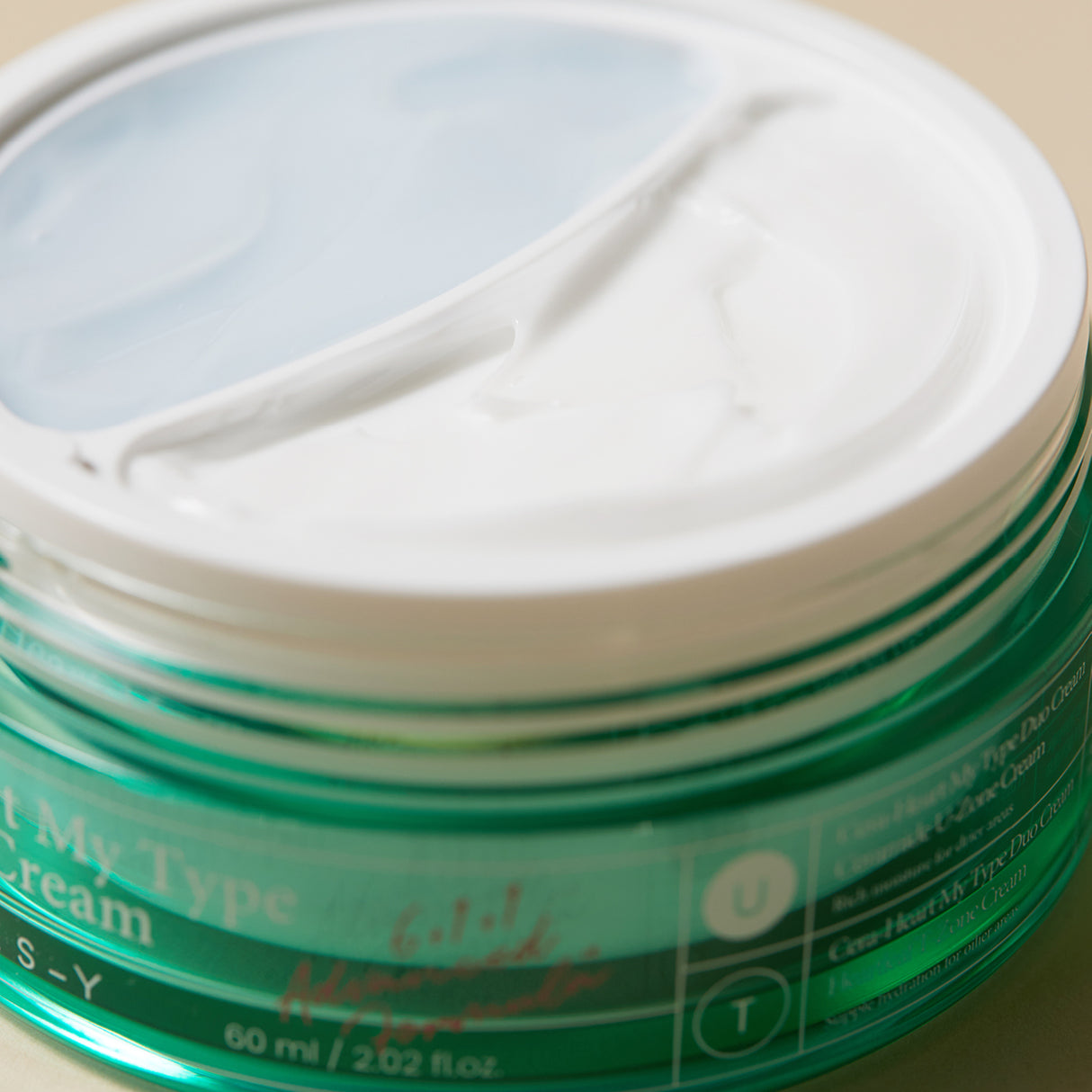 cera-heart my type duo cream barattolo verde con tappo bianco su sfondo bianco