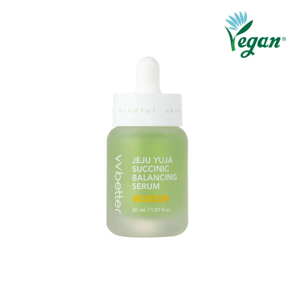 Flacone del siero viso Jeju Yuja Succinic Balancing Serum di VVBETTER con pipetta contagocce su sfondo grafico. La formula, a base di estratto di yuja dell’isola di Jeju e acido succinico, aiuta a riequilibrare la pelle, migliorare la luminosità dell’incarnato e affinare la grana cutanea. Texture leggera ad assorbimento rapido, ideale per skincare routine illuminanti e purificanti.