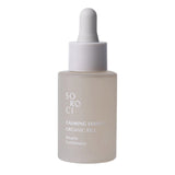 Flacone opaco con contagocce bianco della SOROCI Calming Essence Organic Rice, su sfondo bianco neutro con design minimal e scritta centrale.