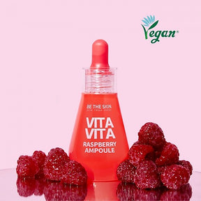 ampolla vita vita be the skin raspberry ampoule rossa su sfondo rosa chiaro con lamponi freschi 