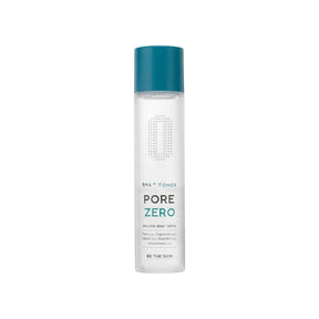 ChatGPT ha detto:
Flacone trasparente con tappo blu petrolio del tonico esfoliante BE THE SKIN Pore Zero BHA+ Toner, con scritte nere e azzurre su sfondo bianco.