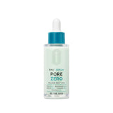 Flacone con contagocce del siero viso BE THE SKIN PORE ZERO BHA+ SERUM con tappo blu e scritte nere e azzurre su sfondo bianco.