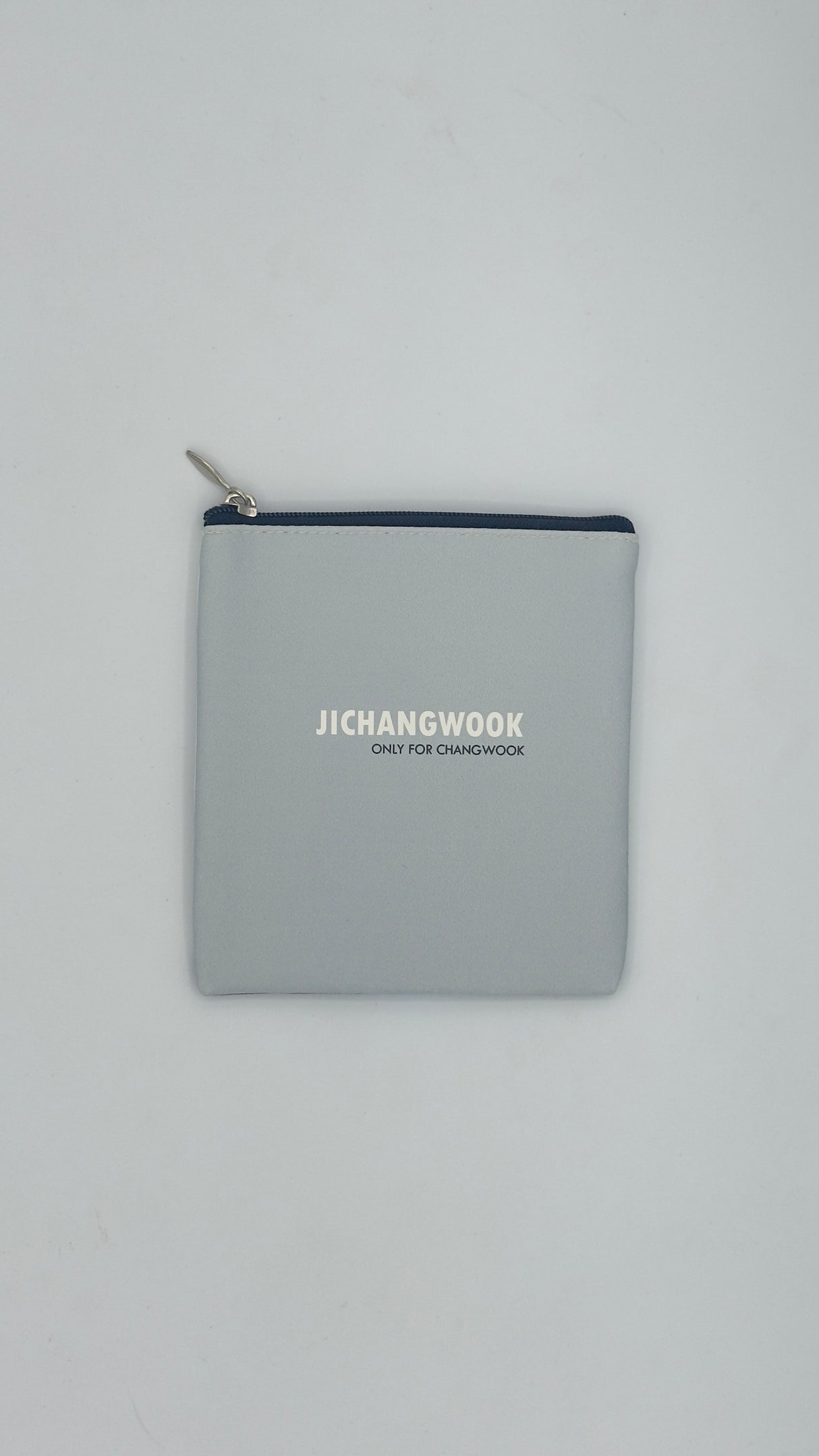 Pochette multiuso con zip – stampa attori e idol coreani 12,5 × 11,5 cm