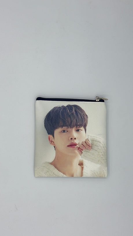 Pochette multiuso con zip – stampa attori e idol coreani 12,5 × 11,5 cm