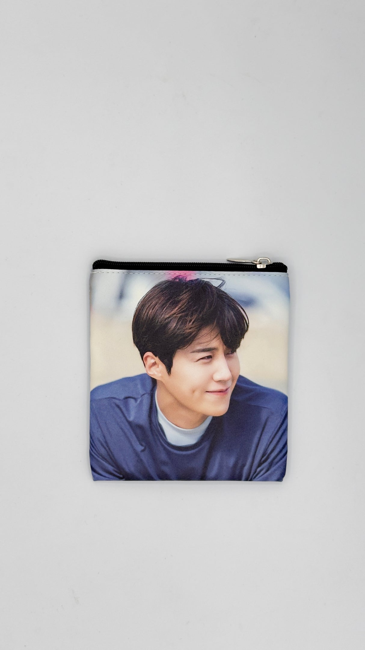 Pochette multiuso con zip – stampa attori e idol coreani 12,5 × 11,5 cm