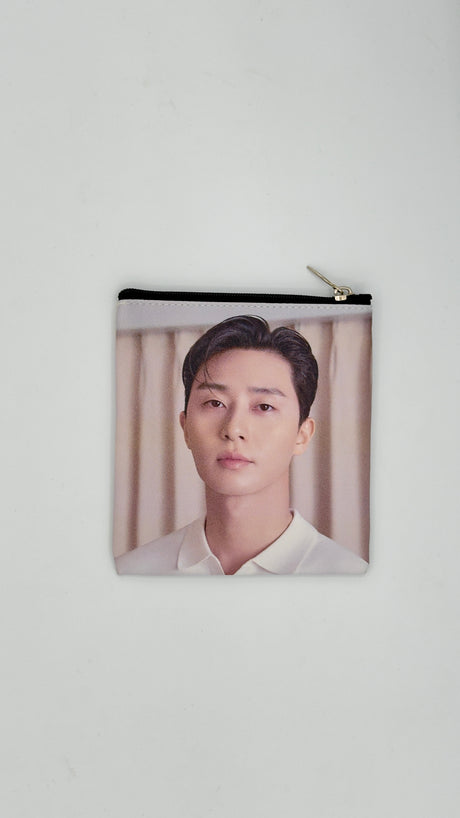 Pochette multiuso con zip – stampa attori e idol coreani 12,5 × 11,5 cm