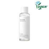 Flacone trasparente da 150 ml di Mixsoon Centella Asiatica Toner con tappo bianco e design minimalista, accompagnato dal logo “Vegan” in alto a destra che indica la certificazione cruelty-free e vegana del prodotto.

