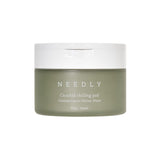 Vasetto verde oliva con tappo bianco del prodotto NEEDLY Cicachid Chilling Pad, con testo descrittivo “Chamaecyparis Obtusa Water” e indicazione di contenuto: 200 g / 70 pads, su sfondo bianco.