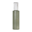 Flacone in vetro satinato verde con erogatore spray bianco della Needly Cicachid Relaxing Mist, fotografato su sfondo bianco neutro.