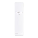 Scatola bianca minimalista della Needly Cicachid Relaxing Mist, con scritte sottili grigie e dettagli del prodotto (100 ml) su sfondo bianco neutro, evidenziando l’estetica pulita ed elegante del packaging.

