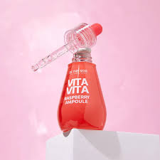 ampolla vita vita be the skin raspberry ampoule rossa su sfondo rosa chiaro 